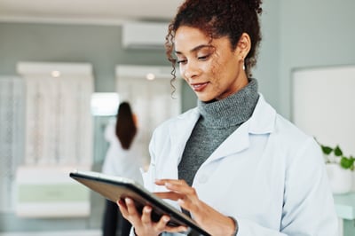 tablet-research-optometrist-store-vision-eye-care-wellness-report-online-happy-reading-female-optician-with-digital-technology-checking-ophthalmology-appointment-shop
